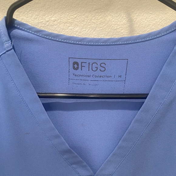 Figs Women’s Blue V-Neck Scrub Top and Jogger Pants - Picture 2 of 3